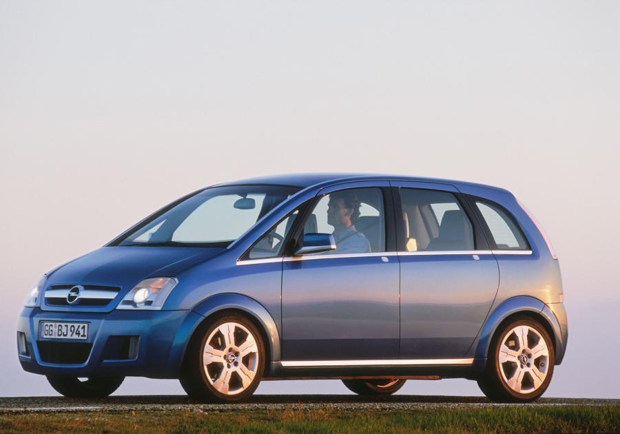  Opel Concept M 2002 года  (фото 8 из 25)